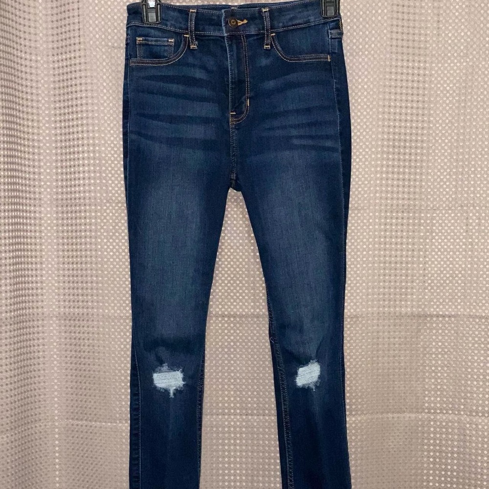 Size 0 high rise super skinny Hollister jeans.